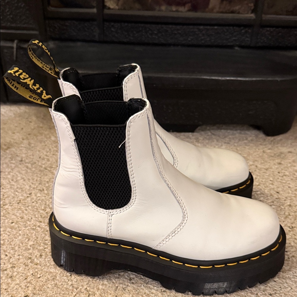 Dr. Martens White Ankle Boots with Black Soles Size EU 36 - Picture 4 of 6